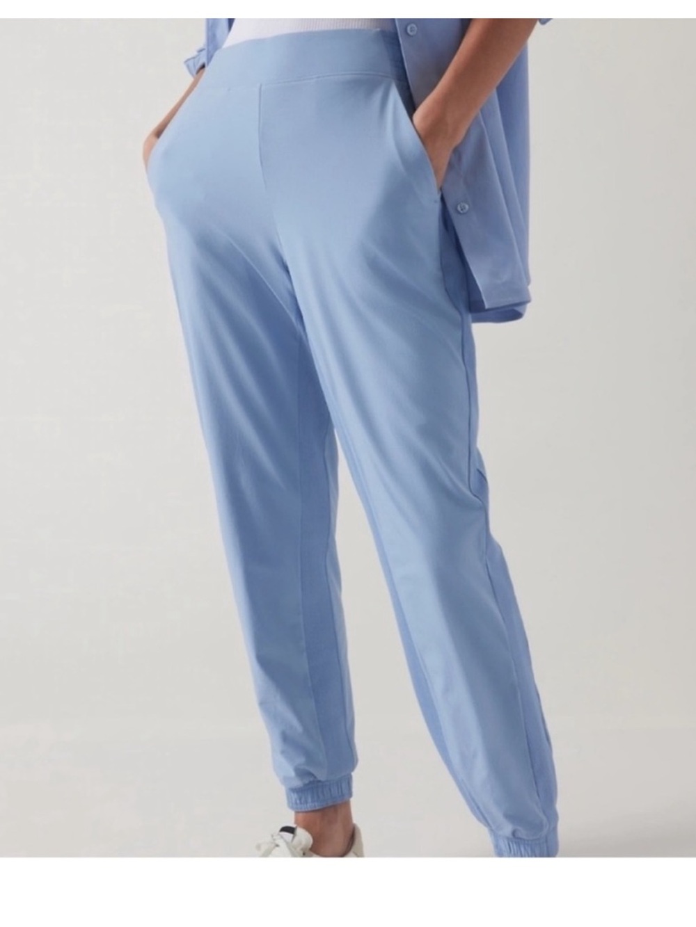 Athleta Brooklyn Lined
Joggers 6 Tall Baby Blue